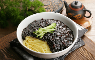 Jajangmyeon (Photo: Multi-Bits/Getty Images)